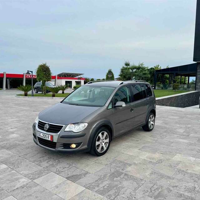Volkswagen Touran — Tiranë