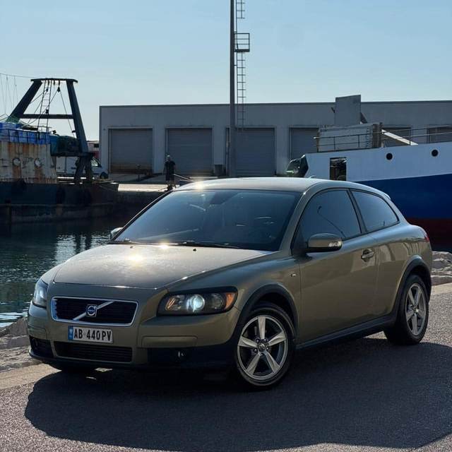 Volvo C30 — Tiranë