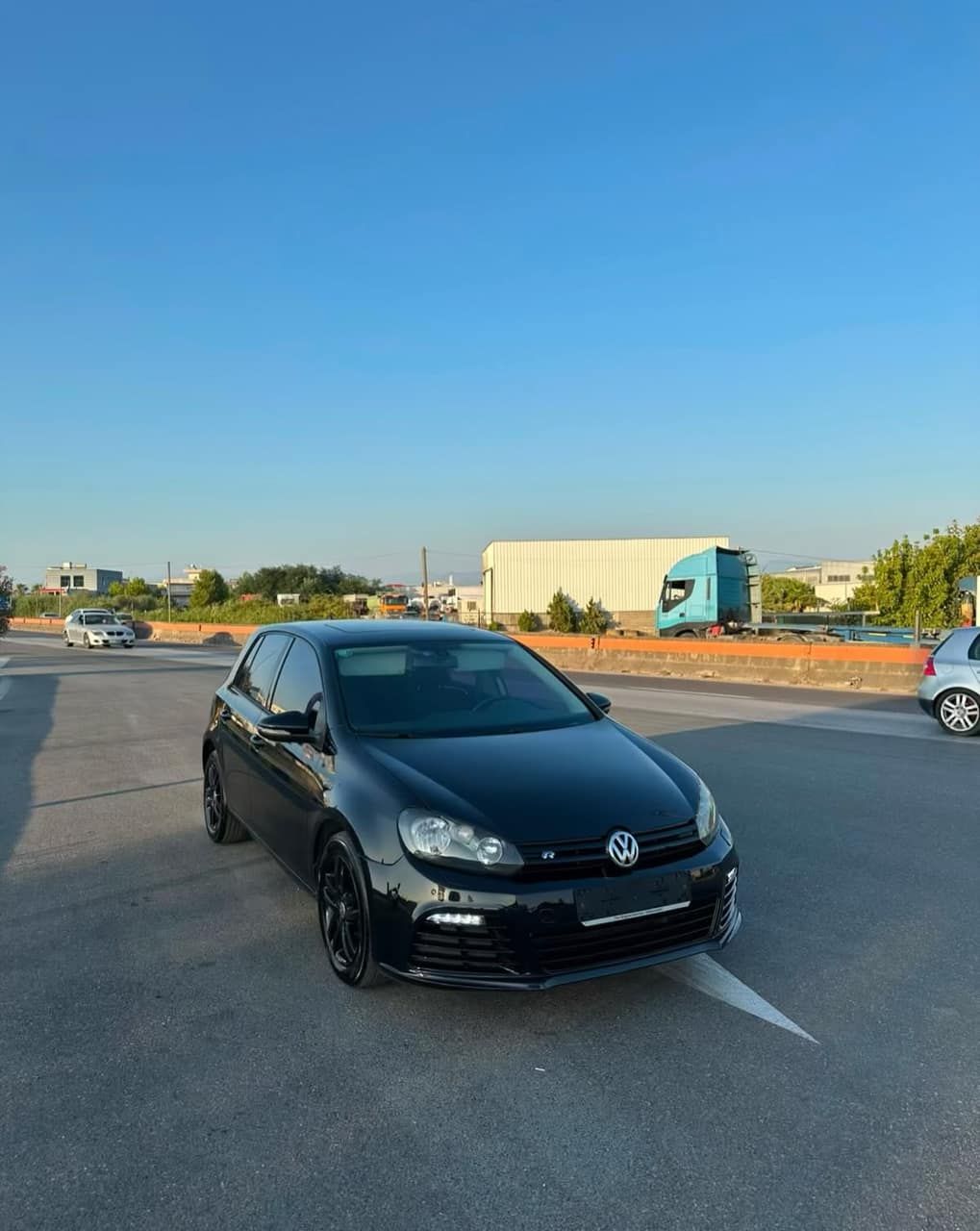 Volkswagen Golf Look R Line — Durrës