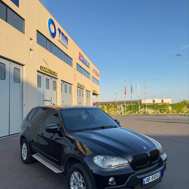 BMW X5 3.0 Nafte Automatike — Durrës