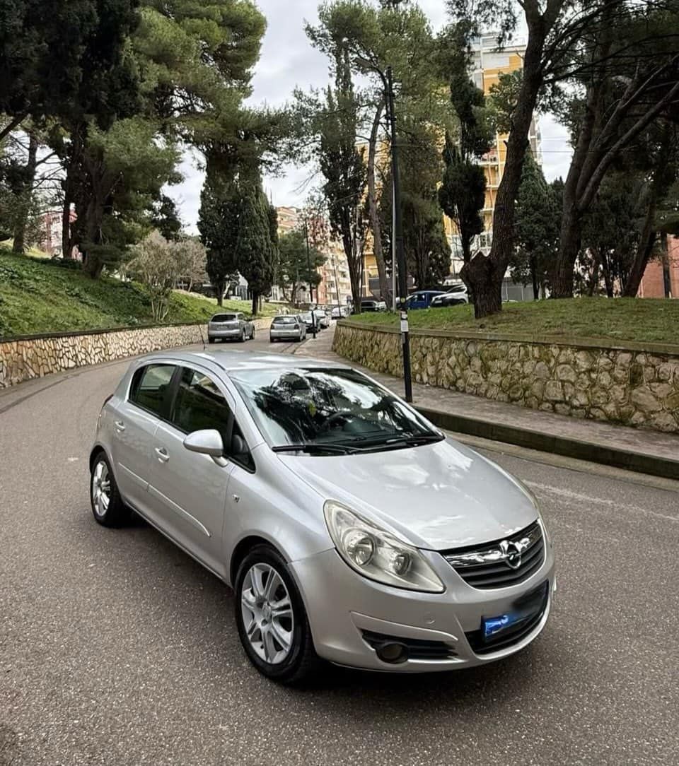 Opel Corsa 1.3 Nafte — Durrës