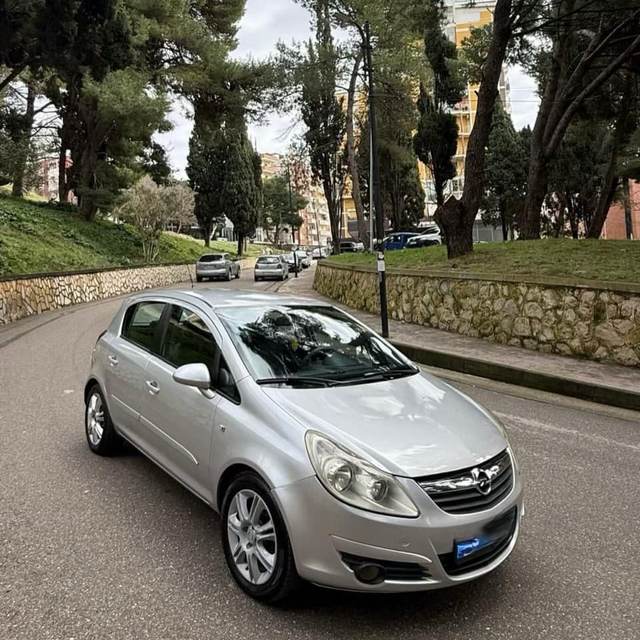 Opel Corsa 1.3 Nafte — Durrës