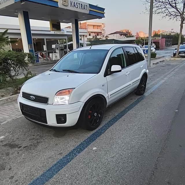 Ford Fusion 2010 në Durrës — Durrës