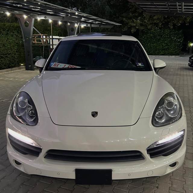 Porsche Cayenne 2012 në Tiranë — Tiranë