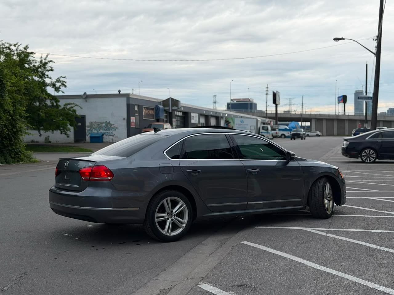 Volkswagen Passat SE — Tiranë