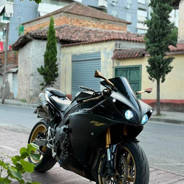 Yamaha R1 2013 — Tiranë