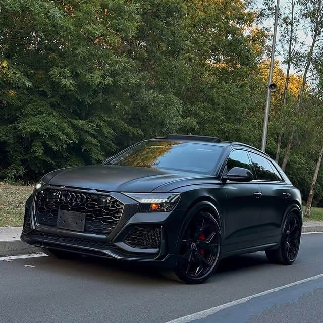 Audi RsQ8 4.0 Bi-turbo — Tiranë