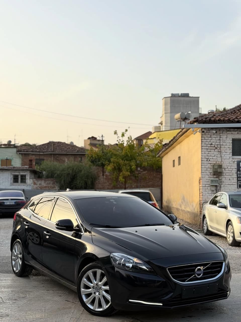 Volvo V40 1.6D — Tiranë