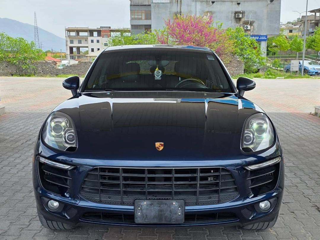 Porsche Macan S, 2015 në Tiranë