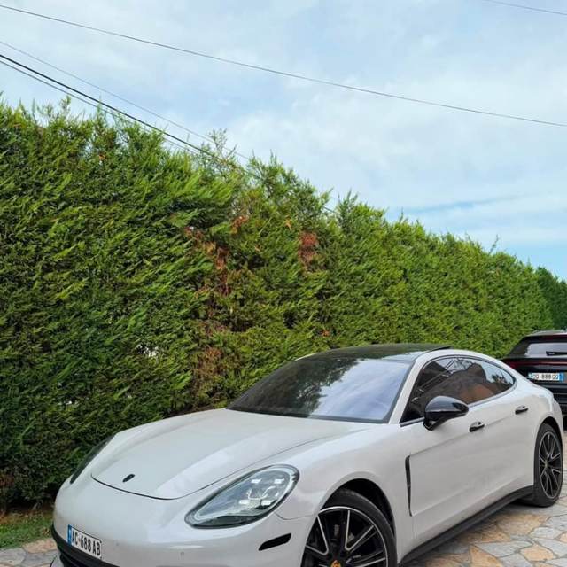 Porsche Panamera 4S — Tiranë