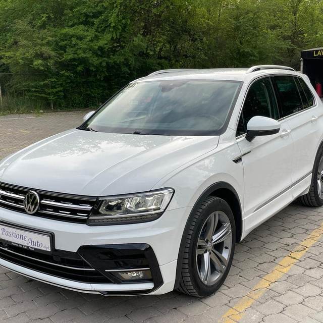 Volkswagen Tiguan R-Line — Tiranë