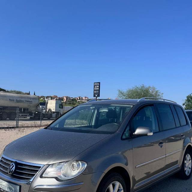 Volkswagen Touran viti 2007, 2.0 naftë në Durrës — Durrës