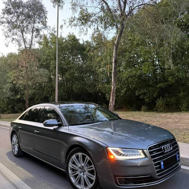 Audi A8 — Tiranë