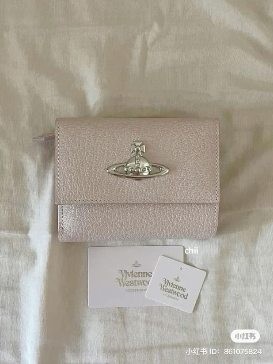 Kuleta Vivienne Westwood — Tiranë