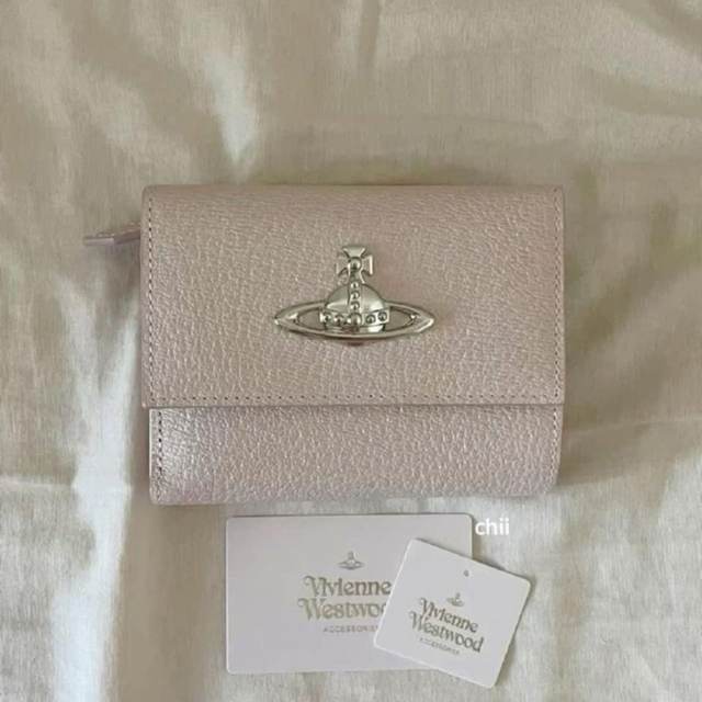 Kuleta Vivienne Westwood — Tiranë