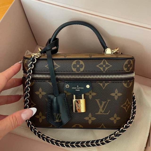 Çanta Louis Vuitton — Tiranë