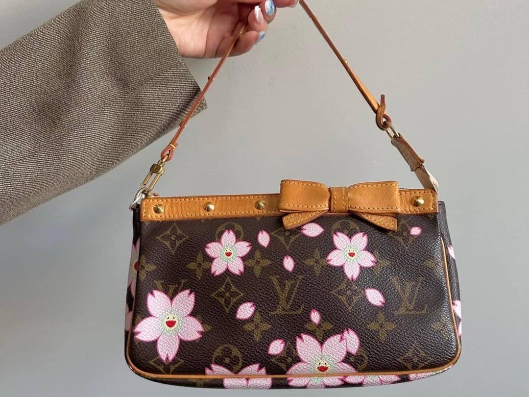 Çanta Louis Vuitton me lule