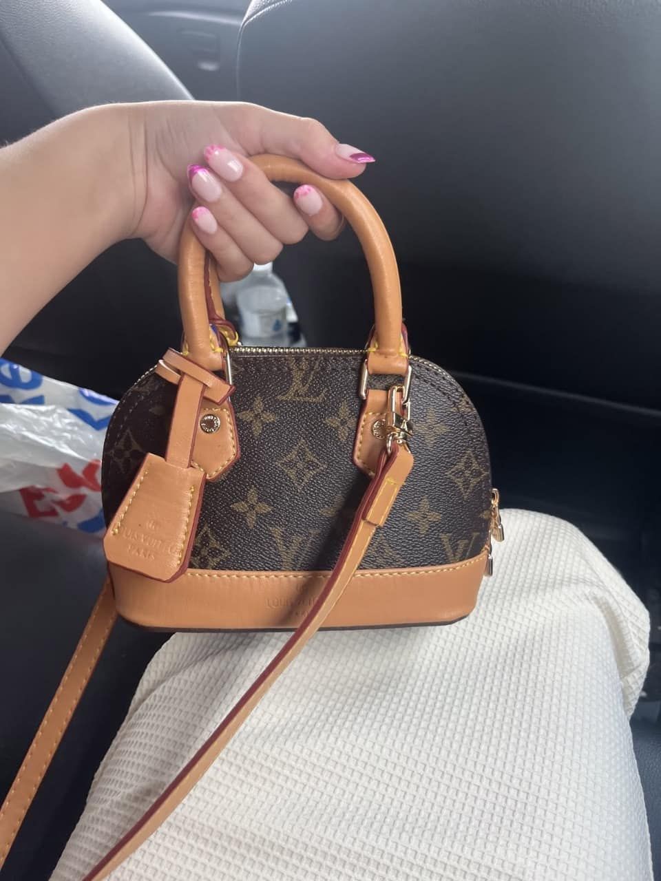 Çanta Louis Vuitton — Tiranë