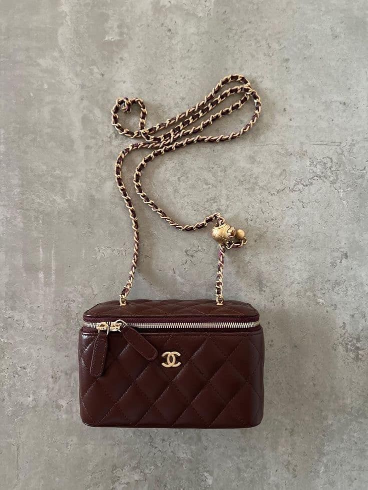 Çanta Chanel e Kuqe — Tiranë