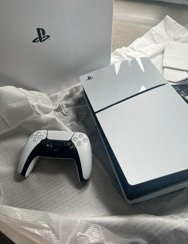 PlayStation 5 me kontrollues dhe aksesore — Tiranë