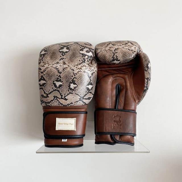 PRO SNAKE SKIN LEATHER BOXING GLOVES (STRAP UP) LIMITED EDITION — Tiranë