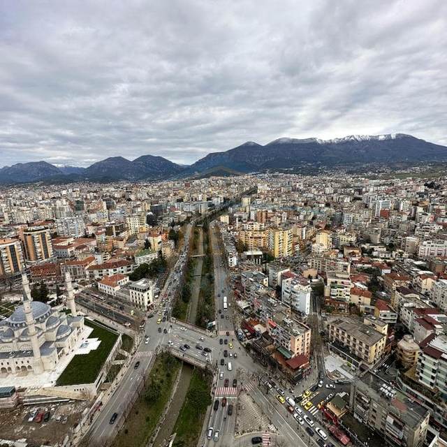 Shitet Apartament 3+1+2, Rruga e Elbasanit, Tiranë — Tiranë