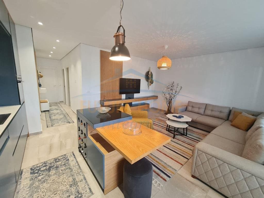 Shitet Apartament 2+1 me Oborr në San Pietro Residence, Gjiri i Lalëzit — Tiranë