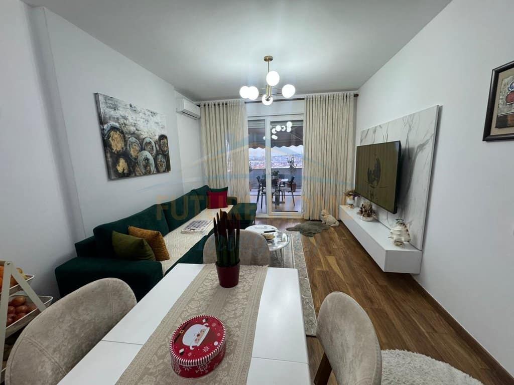 Shitet Apartament 1+1 me Verandë në Rrugën e Dibrës, Tiranë — Tiranë