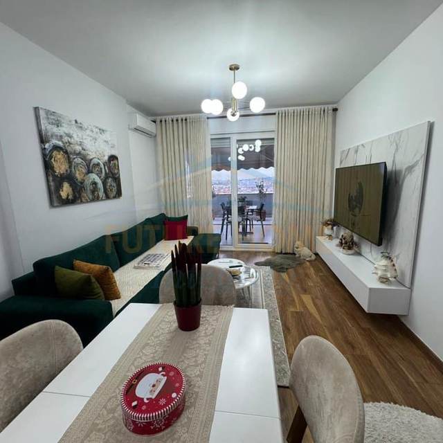 Shitet Apartament 1+1 me Verandë në Rrugën e Dibrës, Tiranë — Tiranë