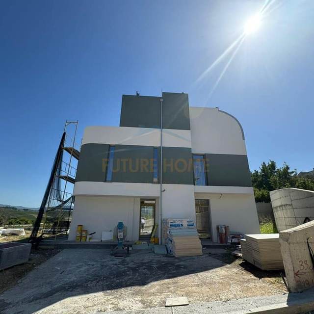 Shitet Vilë 2-Katëshe në Farkë, Tiranë — Tiranë