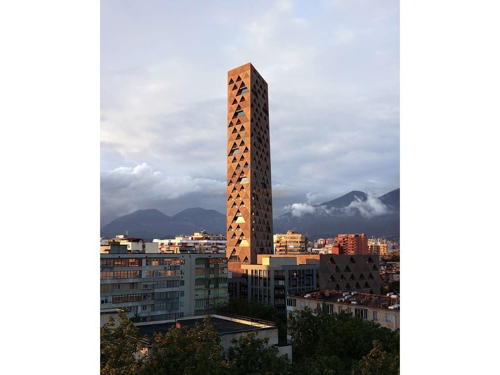 Shitet Apartament 2+1+2 në Tirana Tower — Tiranë