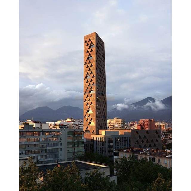 Shitet Apartament 2+1+2 në Tirana Tower — Tiranë