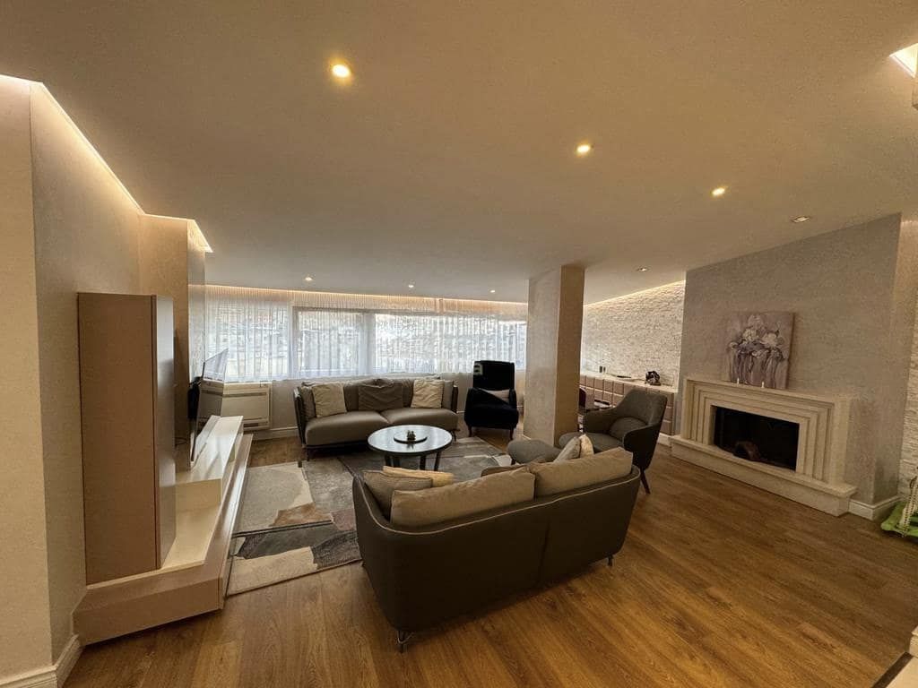 Luxury Penthouse for Sale in Fresk, Tirana – 184 m² with Panoramic Veranda and 2 Parking Spaces — Tiranë