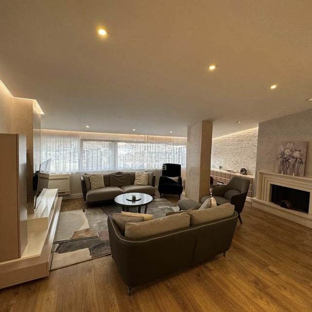 Luxury Penthouse for Sale in Fresk, Tirana – 184 m² with Panoramic Veranda and 2 Parking Spaces — Tiranë