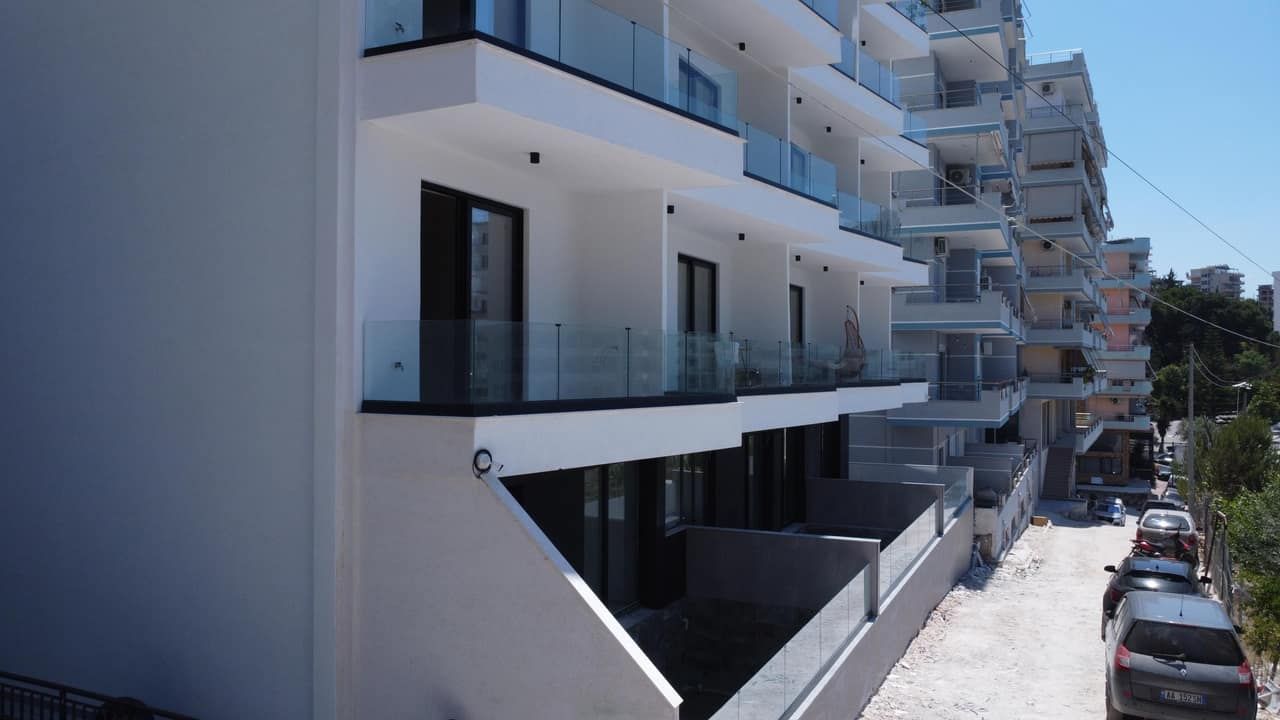 1-Bedroom Apartment with Private Pool for Sale in Sarandë — Sarandë