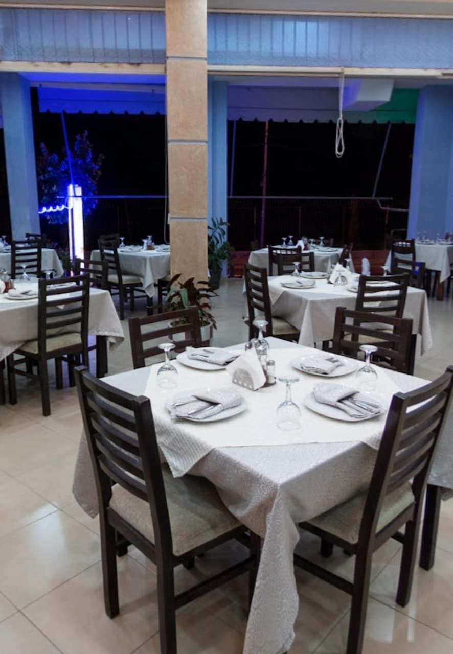 Restaurant për Qira në Sarandë me Pamje nga Deti — Sarandë
