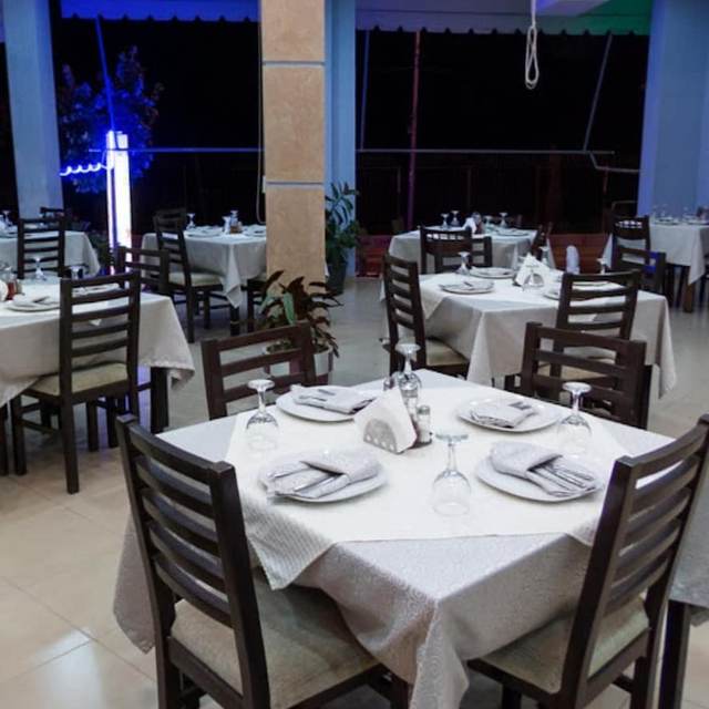 Restaurant për Qira në Sarandë me Pamje nga Deti — Sarandë