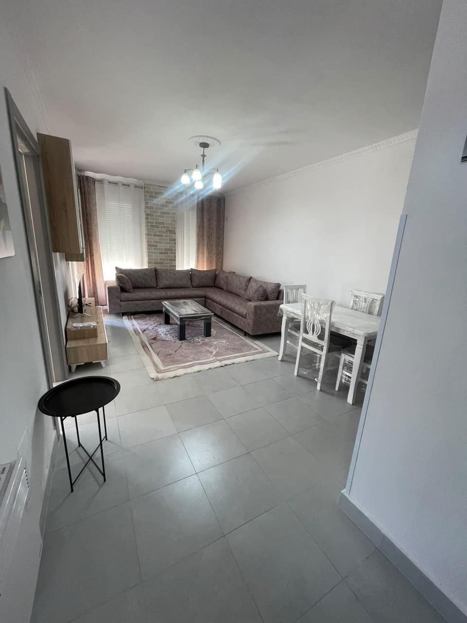 2+1 Apartment for Rent in 5 Maji, Tirana | Fully Furnished | 1st Floor — Tiranë