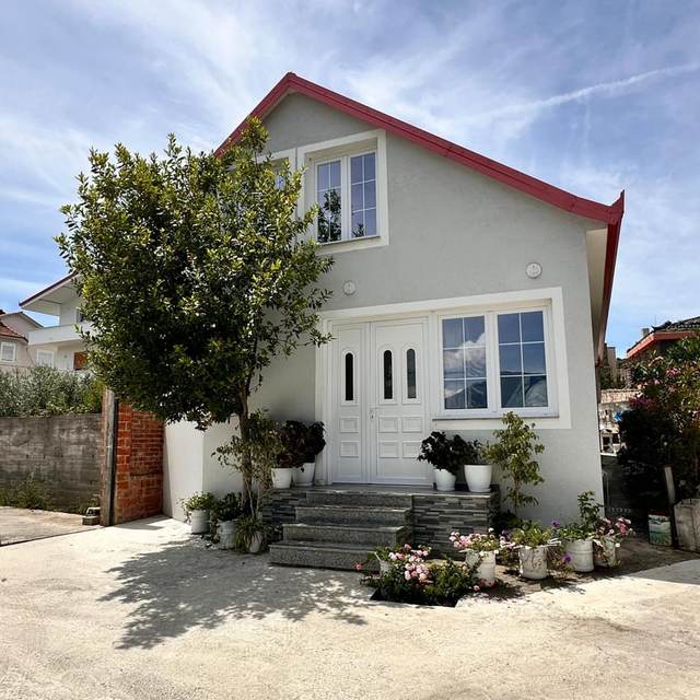 Villa Floor for Rent in Mjull-Bathore, Tirana | 160 m² Furnished Home with Parking — Tiranë