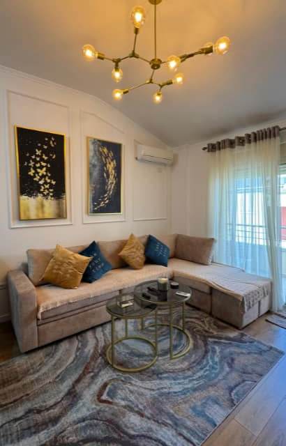1+1 Apartment for Rent Near the Cable Car, Tirana | 92 m² with Private Parking — Tiranë