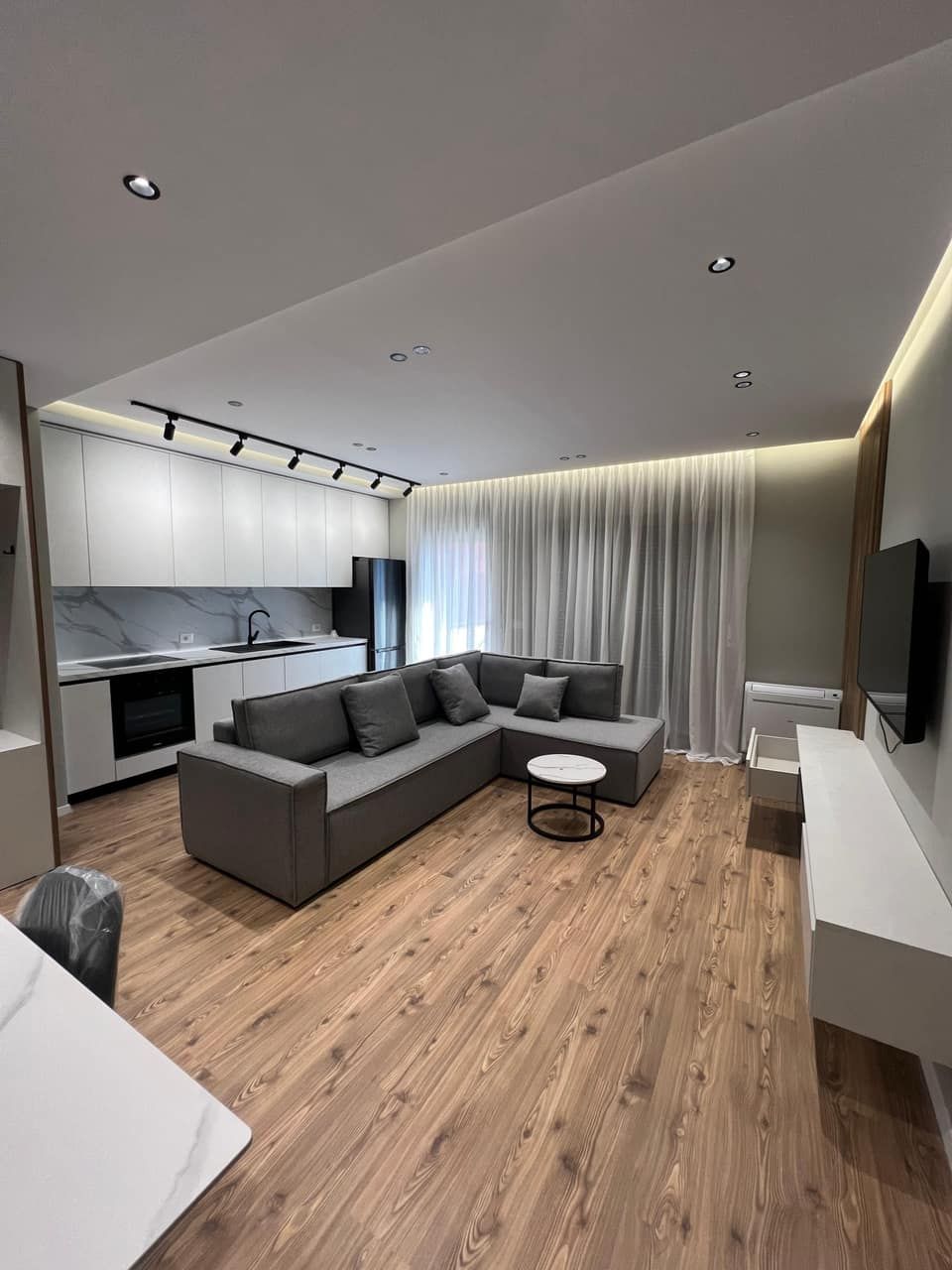 Luxury 1+1 Apartment for Rent in Delijorgji Residence, Tirana — Tiranë