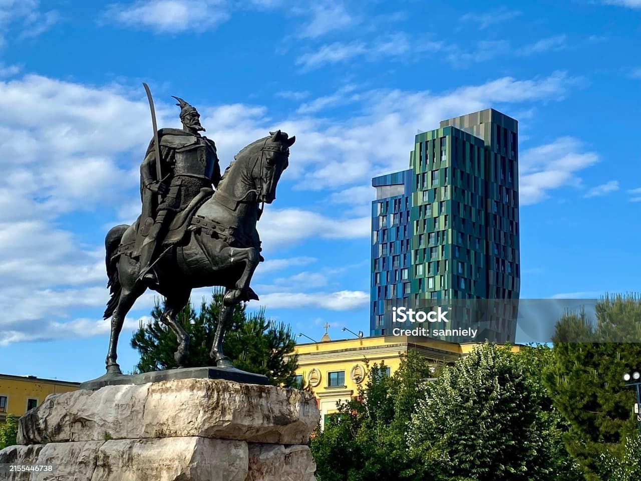 Office for Rent in a Landmark Tower in Central Tirana | 96 m² on the 10th Floor — Tiranë