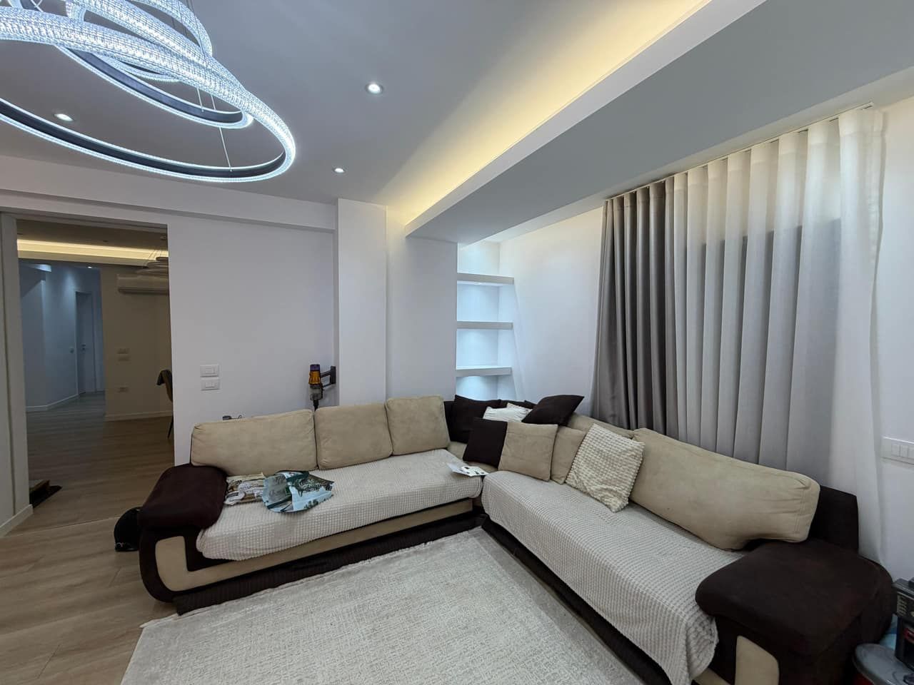 3+1 Apartment for Rent | 120 m² with Parking, Large Balcony & Full Furnishing — Tiranë