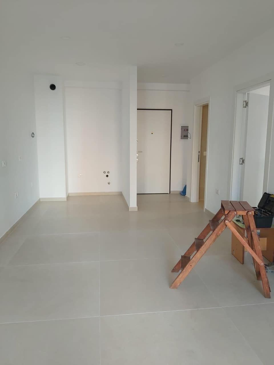 Business Space for Rent at Zirkon Complex, Tirana — Tiranë
