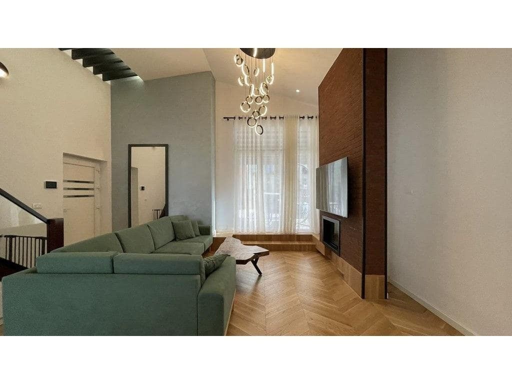 Luxury 3+1 Apartment with Veranda & Parking for Rent – Botanical Garden, Tirana — Tiranë