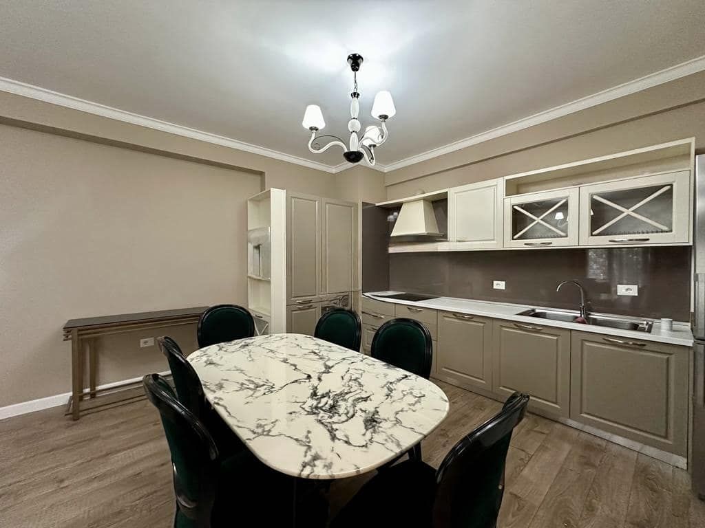 Luxury 3+1+2 Apartment for Rent with Parking – Botanical Garden Area, Tirana — Tiranë