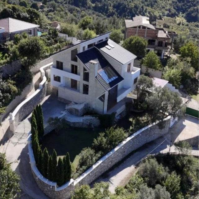Luxury Villa for Rent in Petrelë, Tirana – 6 Bedrooms, 1000 m² Garden — Tiranë