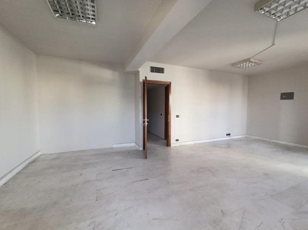 Office Space for Rent near Toptani Center, Tirana – 130.1 m² on the 7th Floor — Tiranë