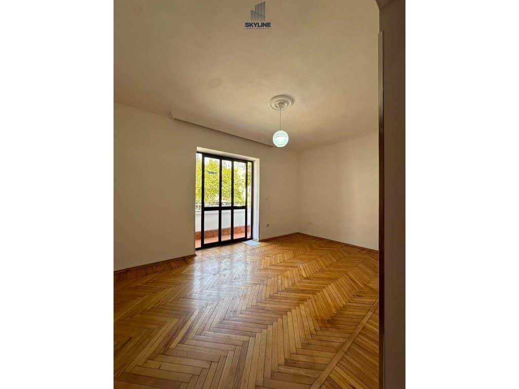 Jepet Ambient Zyre 2+1 Per Qera - Myslym Shyri — Tiranë