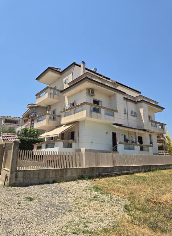 Villa me Dy Hyrje për Shitje në Mjull Bathore, Tiranë — Tiranë